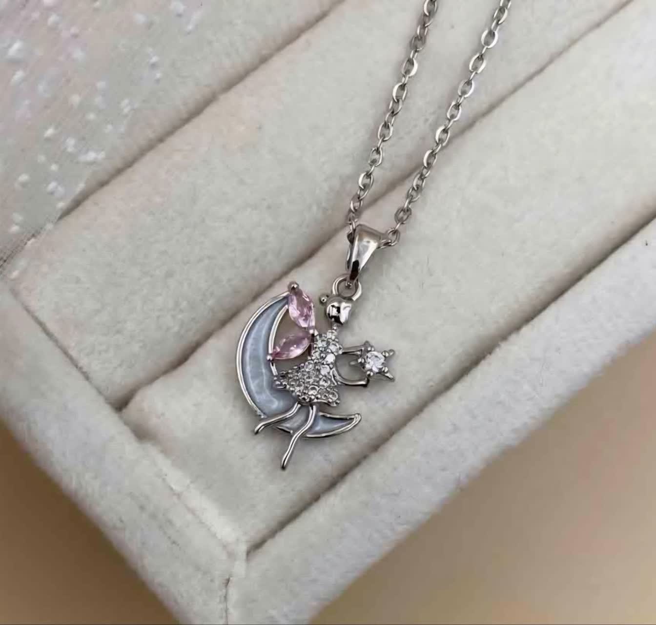 گردنبند مینیمال فرشته روی ماه🧚🏻‍♀️🌙