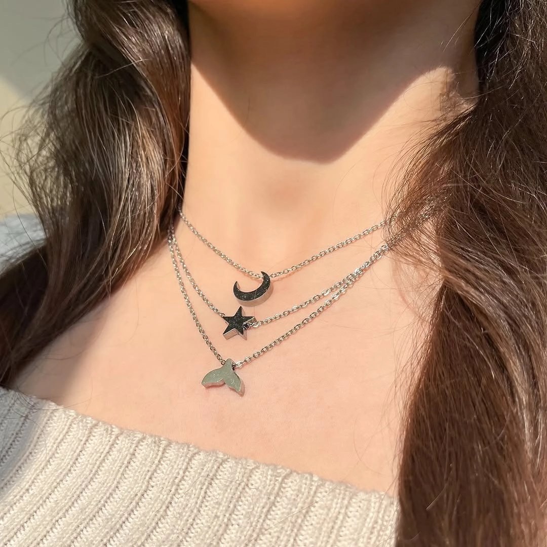 گردنبند سه بعدی استیل وال و ماه و قلب 🪐💛