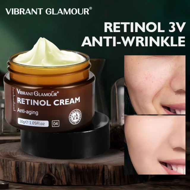 کرم دور چشم ابرسان ضدجوش و ضدلک قوی رتینول مدل ویبرانت گلامور Retinol Vibrant Glamour